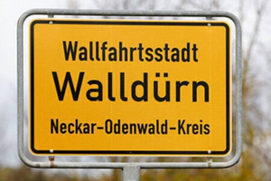Ortsschild der Wallfahrtsstadt Walldürn